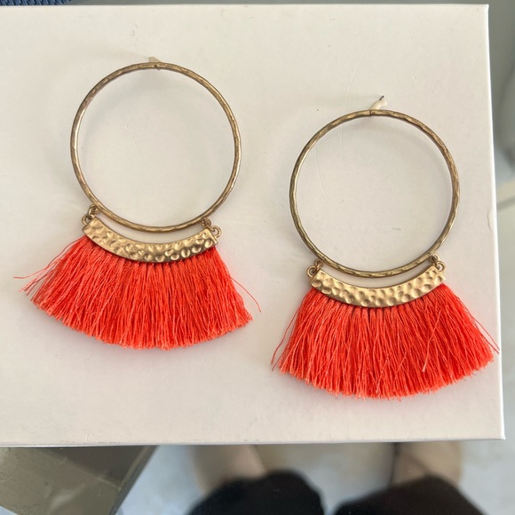 H&M Tasseled Earrings CORAL - Picture 2 of 3